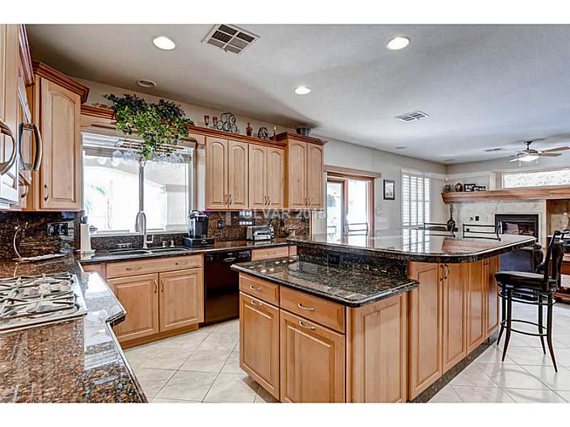 265 Violet Note Street Henderson, NV 89074 - Photo 6 of 20 Kitchen.