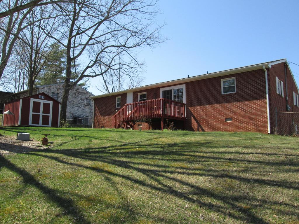 1308 Ballard Road Johnson City, TN 37604 - Photo 2 of 14 Photo 2