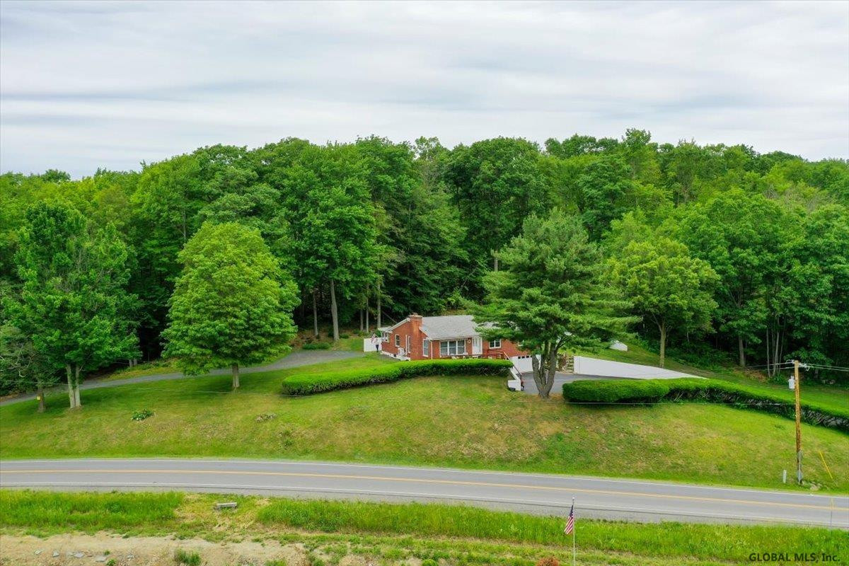 1533 County Rte 11 Hampton, NY 12887 - Photo 4 of 59 Photo 4