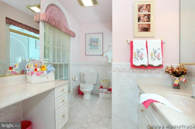 10504 Vincent Road White Marsh, MD 21162 - Photo 4 of 30 Bath #2