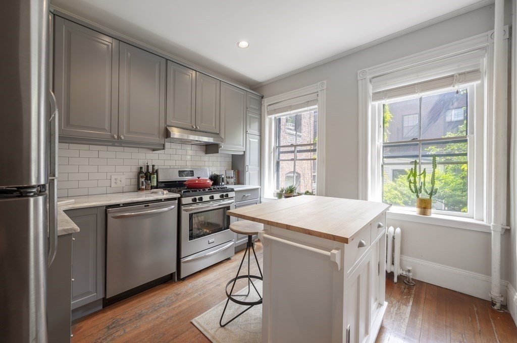 106 Myrtle Street, Unit 5 Boston, MA 02114 - Photo 4 of 5