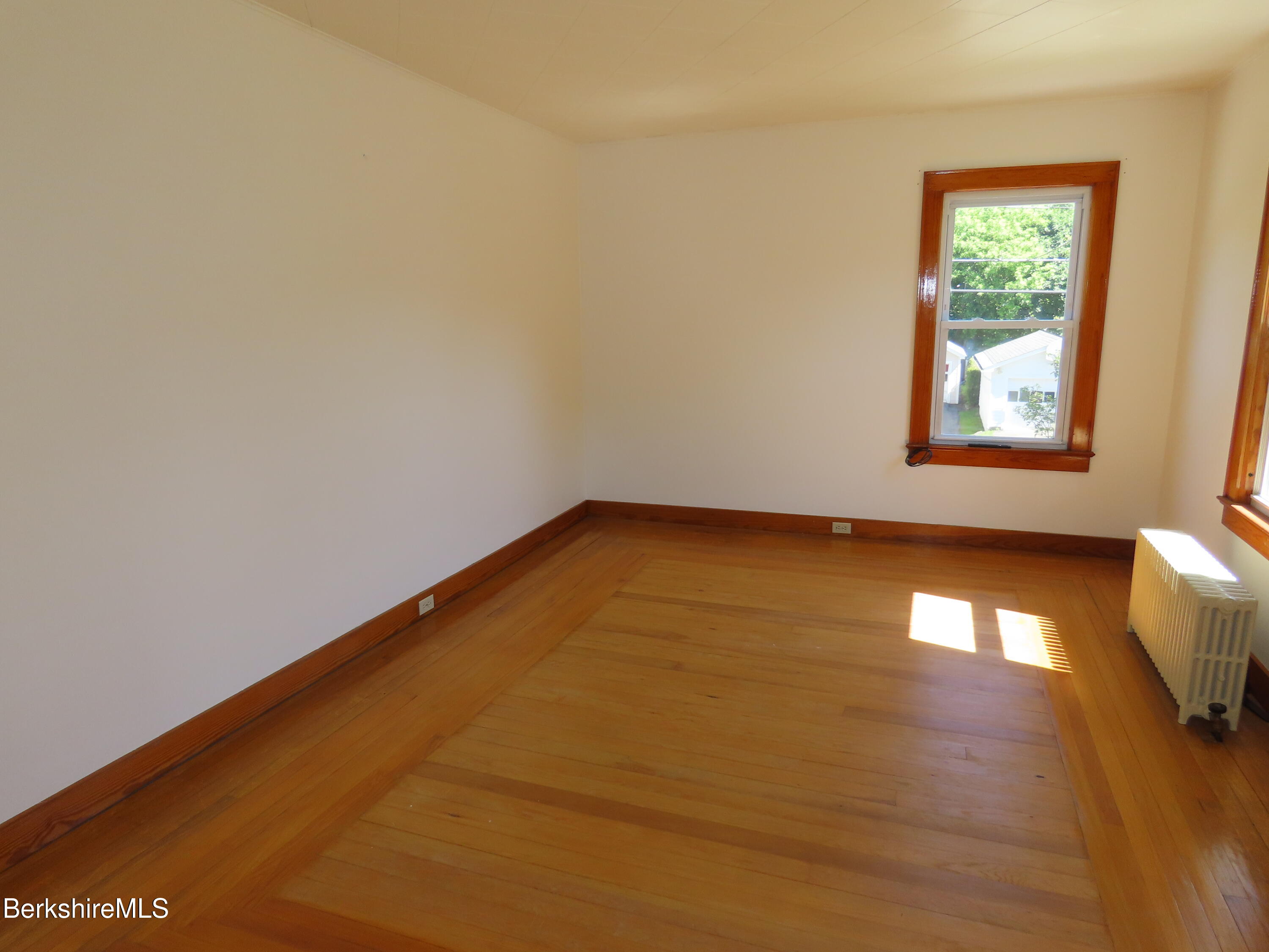 32 Valley Street Adams, MA 01220 - Photo 28 of 68 upstairs Living room