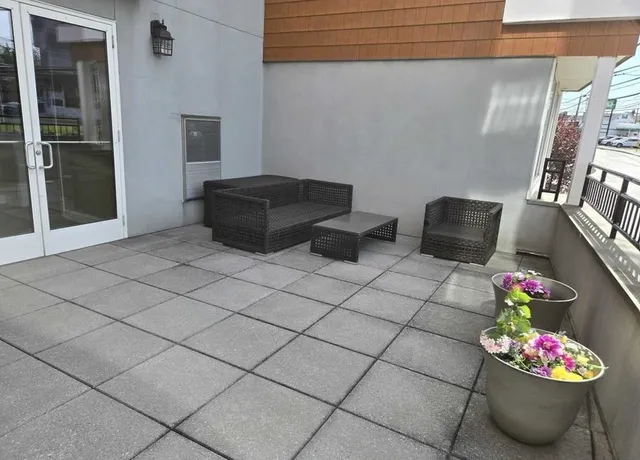 a room with furniture and flowers