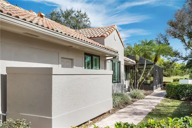 a view of a tennis court