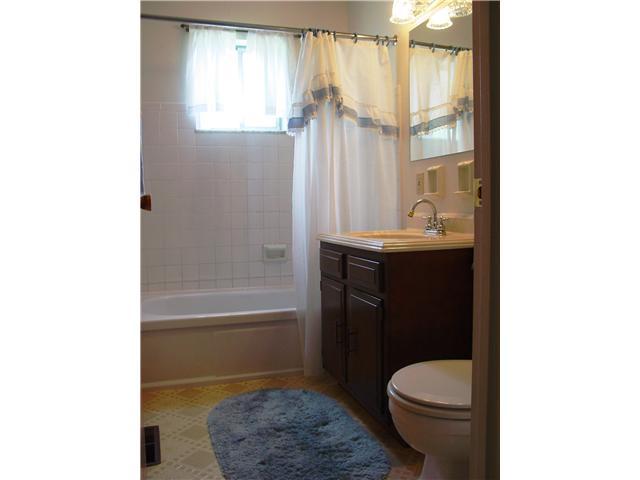 1842 Fleming Road Columbus, OH 43232 - Photo 8 of 25 Gallery Image 8