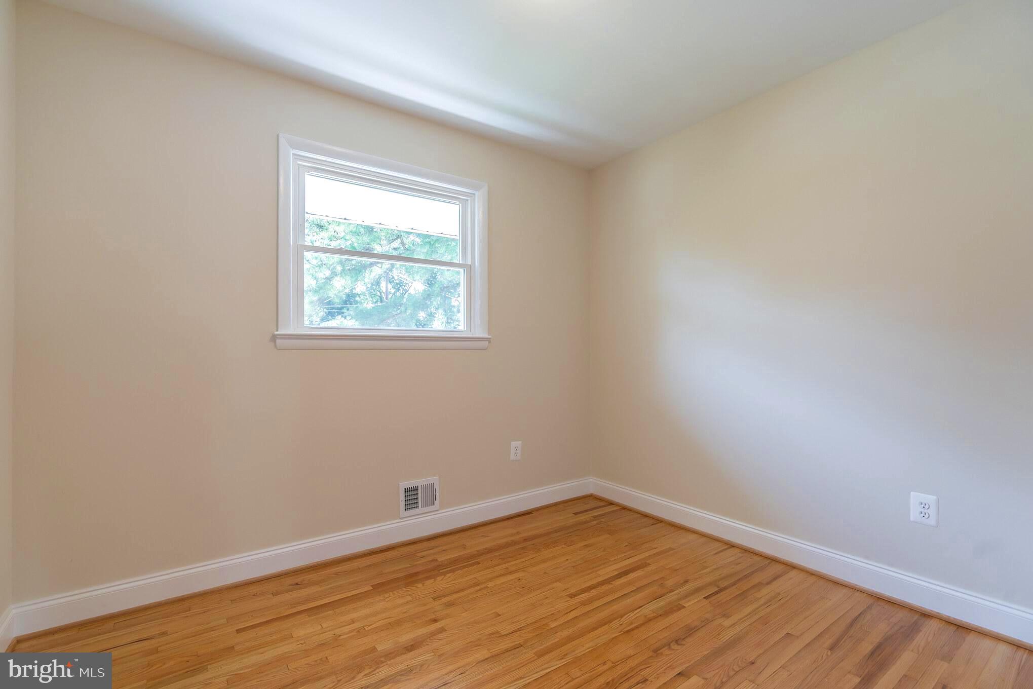 11301 Mapleview Drive Silver Spring, MD 20902 - Photo 17 of 30 Bedroom #3