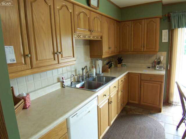 7066 East River Road Flushing, MI 48433 - Photo 10 of 39 21188407-9.JPG