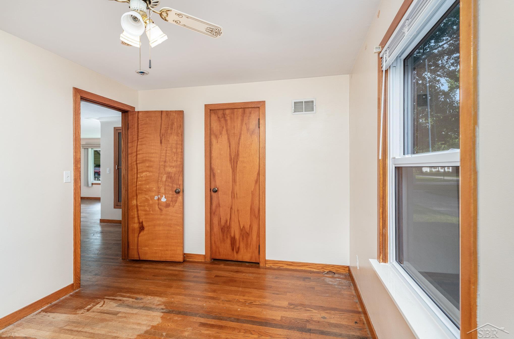 516 Shepard Street Saginaw, MI 48604 - Photo 11 of 20 50183496-f6514cd2-c28b-4a21-a145-dae47d3029cc.JPG