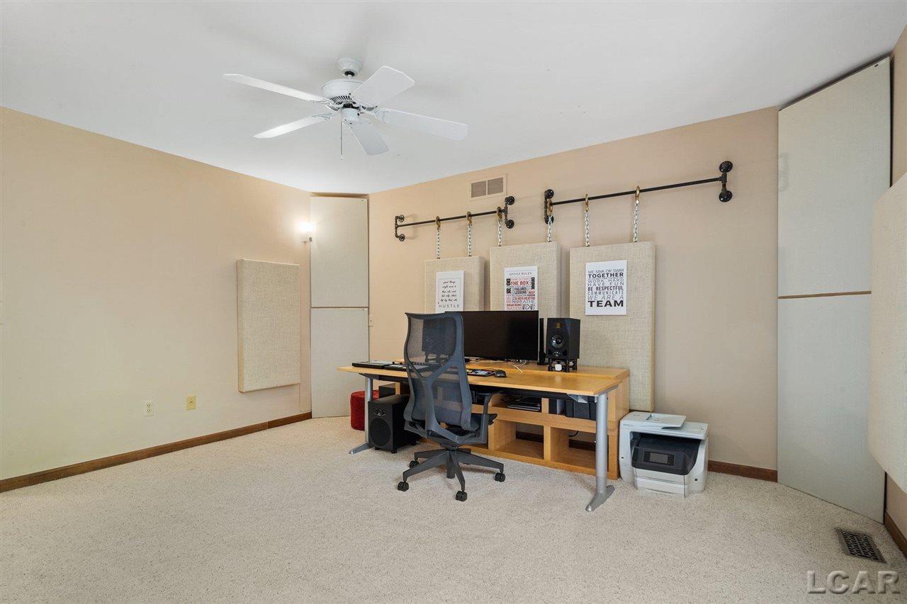 41480 Stonecroft Road Northville, MI 48167 - Photo 38 of 70 50047717-37.JPG