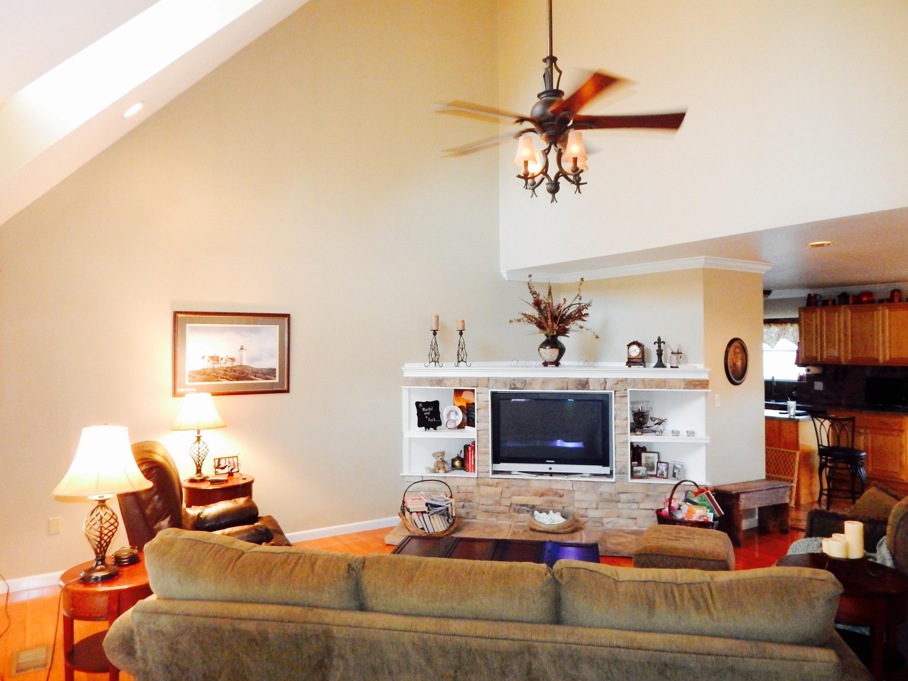 110 Huntington Lane Heiskell, TN 37754 - Photo 5 of 25 Living area2