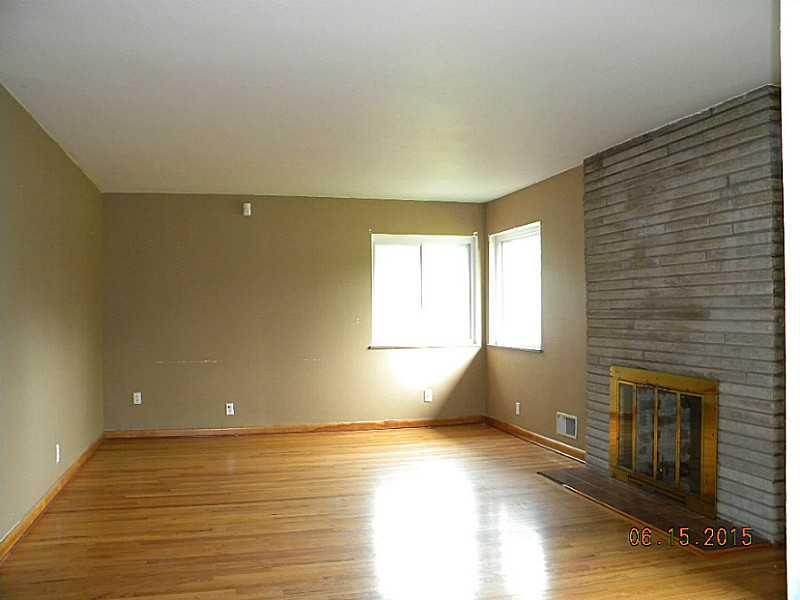 5215 Radnor Road Indianapolis, IN 46226 - Photo 2 of 14 Gallery Image 2