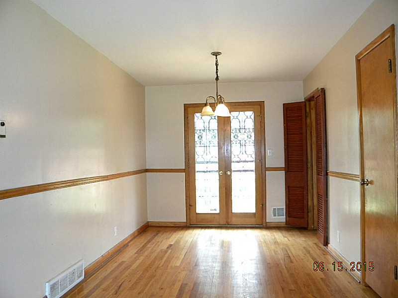 5215 Radnor Road Indianapolis, IN 46226 - Photo 3 of 14 Gallery Image 3