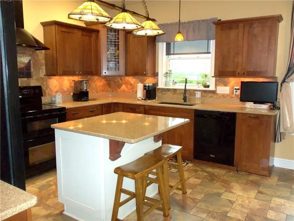 $649,900 | 7011 Sunrise Lane, McDonald, PA 15057