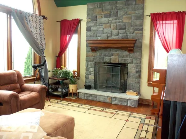 $649,900 | 7011 Sunrise Lane, McDonald, PA 15057