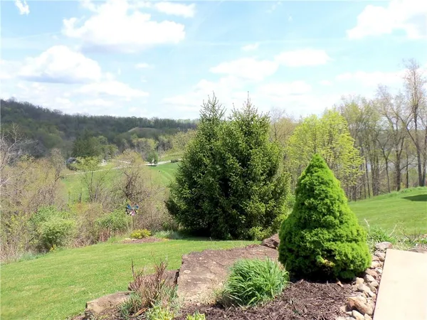 $649,900 | 7011 Sunrise Lane, McDonald, PA 15057