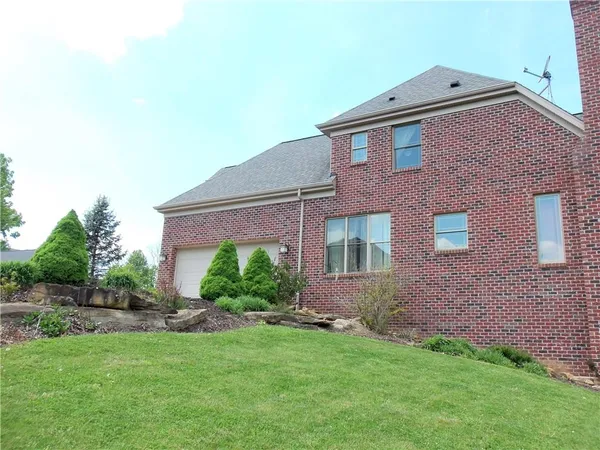 $649,900 | 7011 Sunrise Lane, McDonald, PA 15057