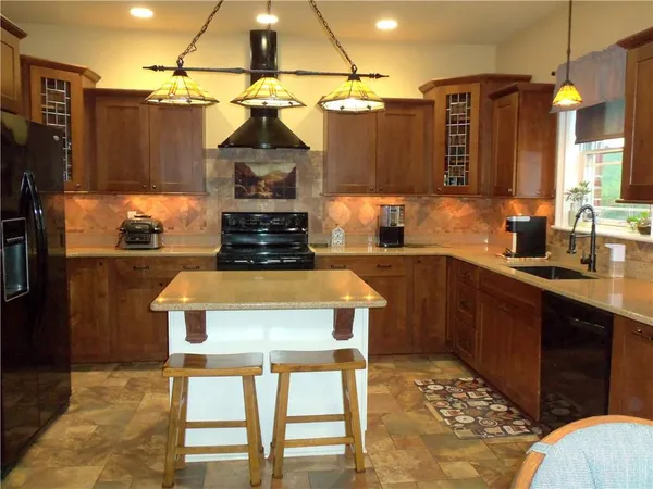 $649,900 | 7011 Sunrise Lane, McDonald, PA 15057