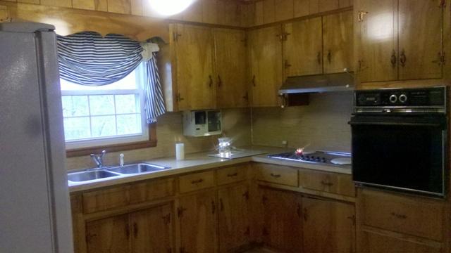 937 Toliver Lake Road Manchester, TN 37355 - Photo 4 of 18 Kicthen has lots of cabinets