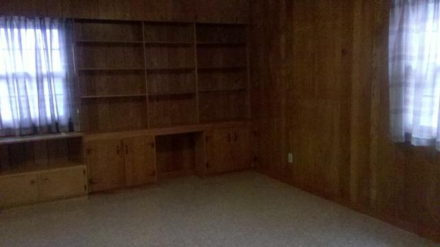 937 Toliver Lake Road Manchester, TN 37355 - Photo 5 of 18 2nd den has builtin cabinets