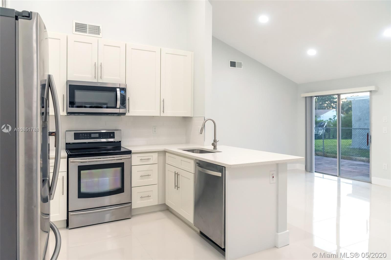 8332 Butterfield Lane Boca Raton, FL 33433 - Photo 6 of 36 Gallery Image 6
