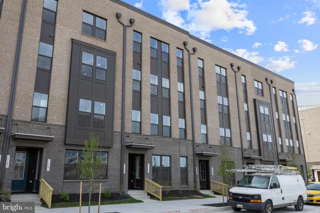 $4,700 | 2606 West Peninsula Drive, Unit 309B, Baltimore, MD 21230