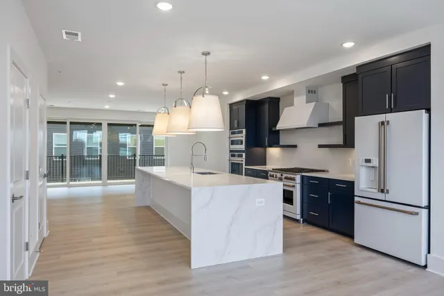 $4,700 | 2606 West Peninsula Drive, Unit 309B, Baltimore, MD 21230