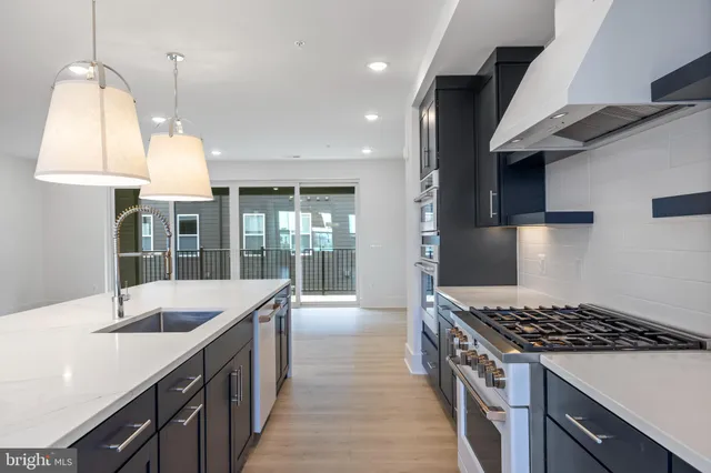 $4,700 | 2606 West Peninsula Drive, Unit 309B, Baltimore, MD 21230