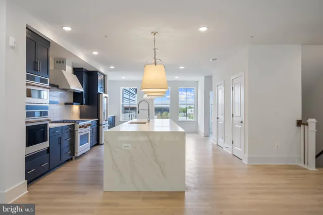 $4,700 | 2606 West Peninsula Drive, Unit 309B, Baltimore, MD 21230