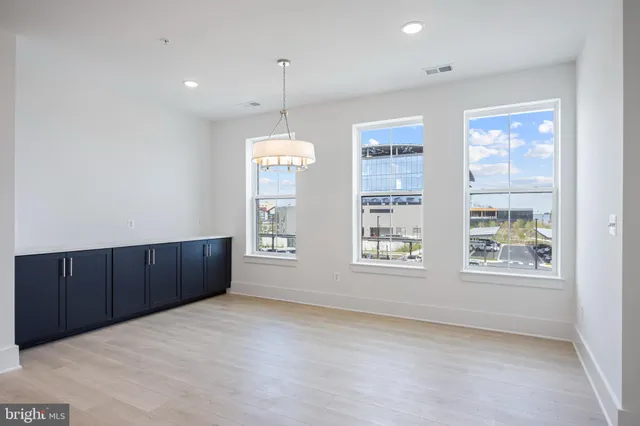 $4,700 | 2606 West Peninsula Drive, Unit 309B, Baltimore, MD 21230