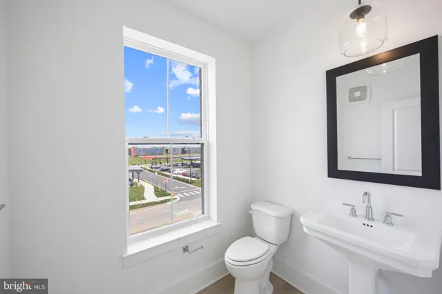 $4,700 | 2606 West Peninsula Drive, Unit 309B, Baltimore, MD 21230