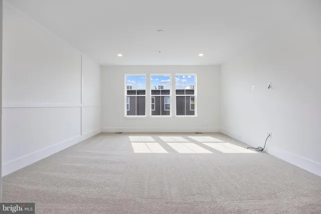 $4,700 | 2606 West Peninsula Drive, Unit 309B, Baltimore, MD 21230