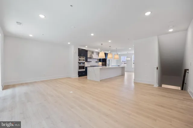 $4,700 | 2606 West Peninsula Drive, Unit 309B, Baltimore, MD 21230