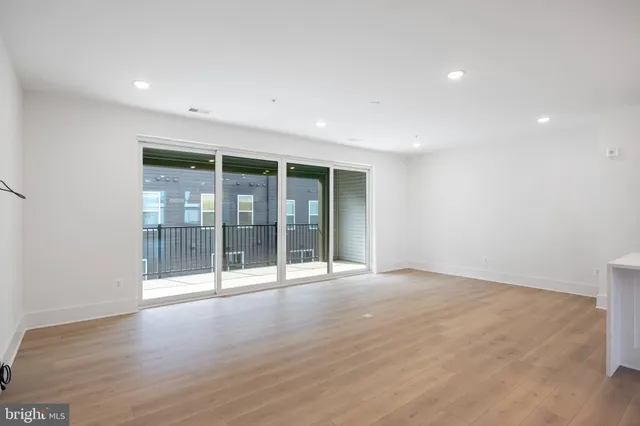 $4,700 | 2606 West Peninsula Drive, Unit 309B, Baltimore, MD 21230