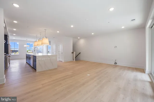 $4,700 | 2606 West Peninsula Drive, Unit 309B, Baltimore, MD 21230