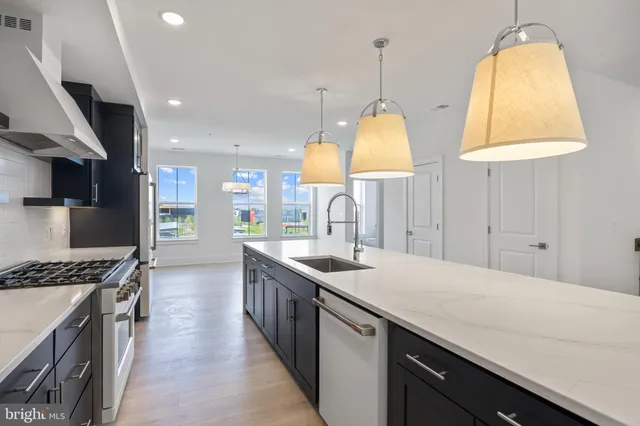 $4,700 | 2606 West Peninsula Drive, Unit 309B, Baltimore, MD 21230