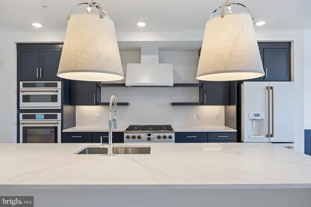 $4,700 | 2606 West Peninsula Drive, Unit 309B, Baltimore, MD 21230