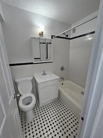 $2,313 | 34-12 113th Street, Unit 7L | North Corona