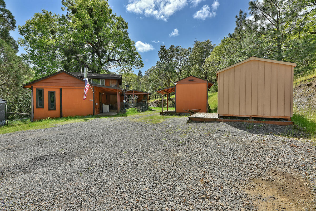 2297 Holcomb Springs Road Gold Hill, OR 97525 - Photo 12 of 30 11