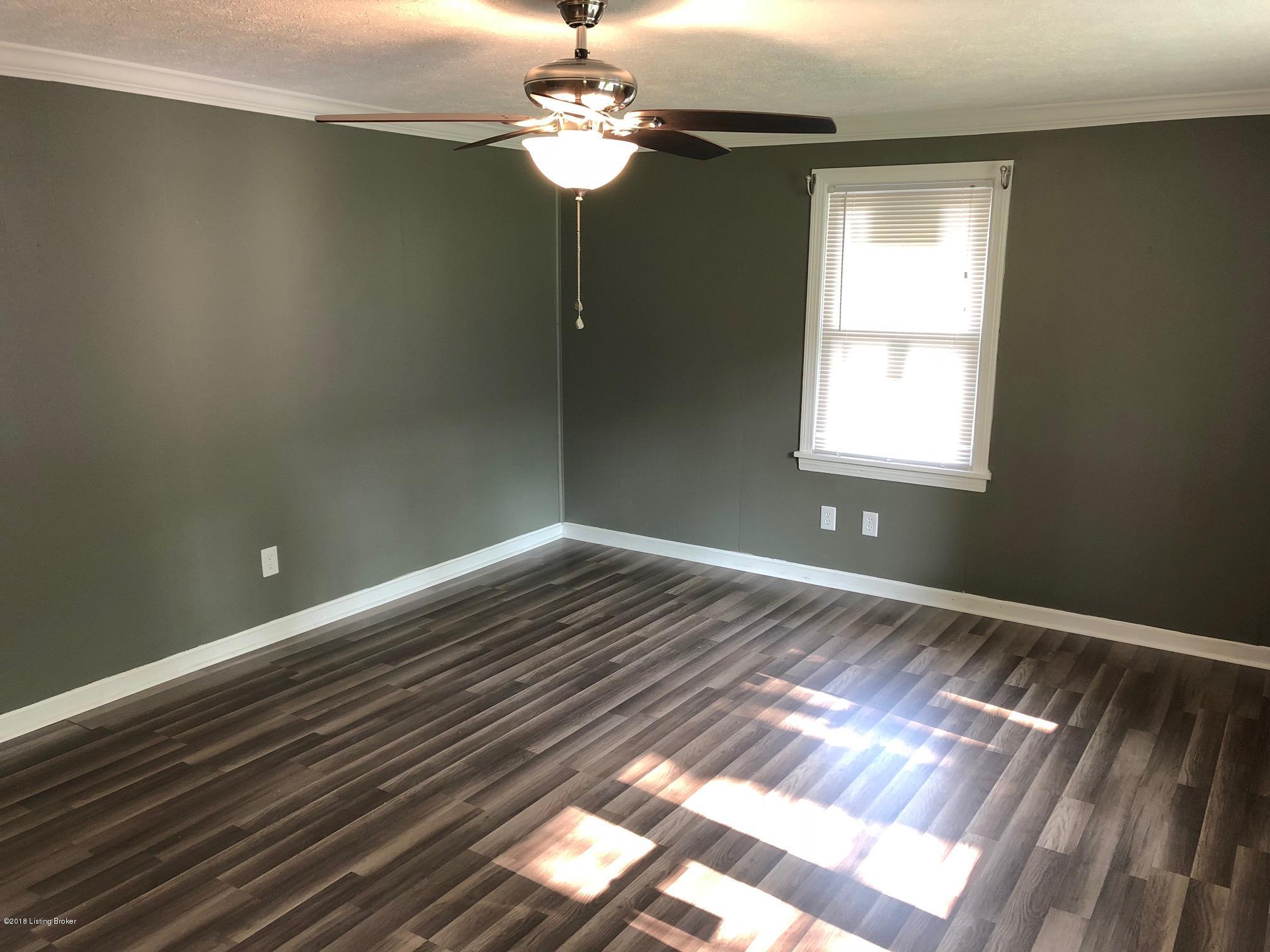8462 Robbins Road Louisville, KY 40258 - Photo 9 of 16 living room