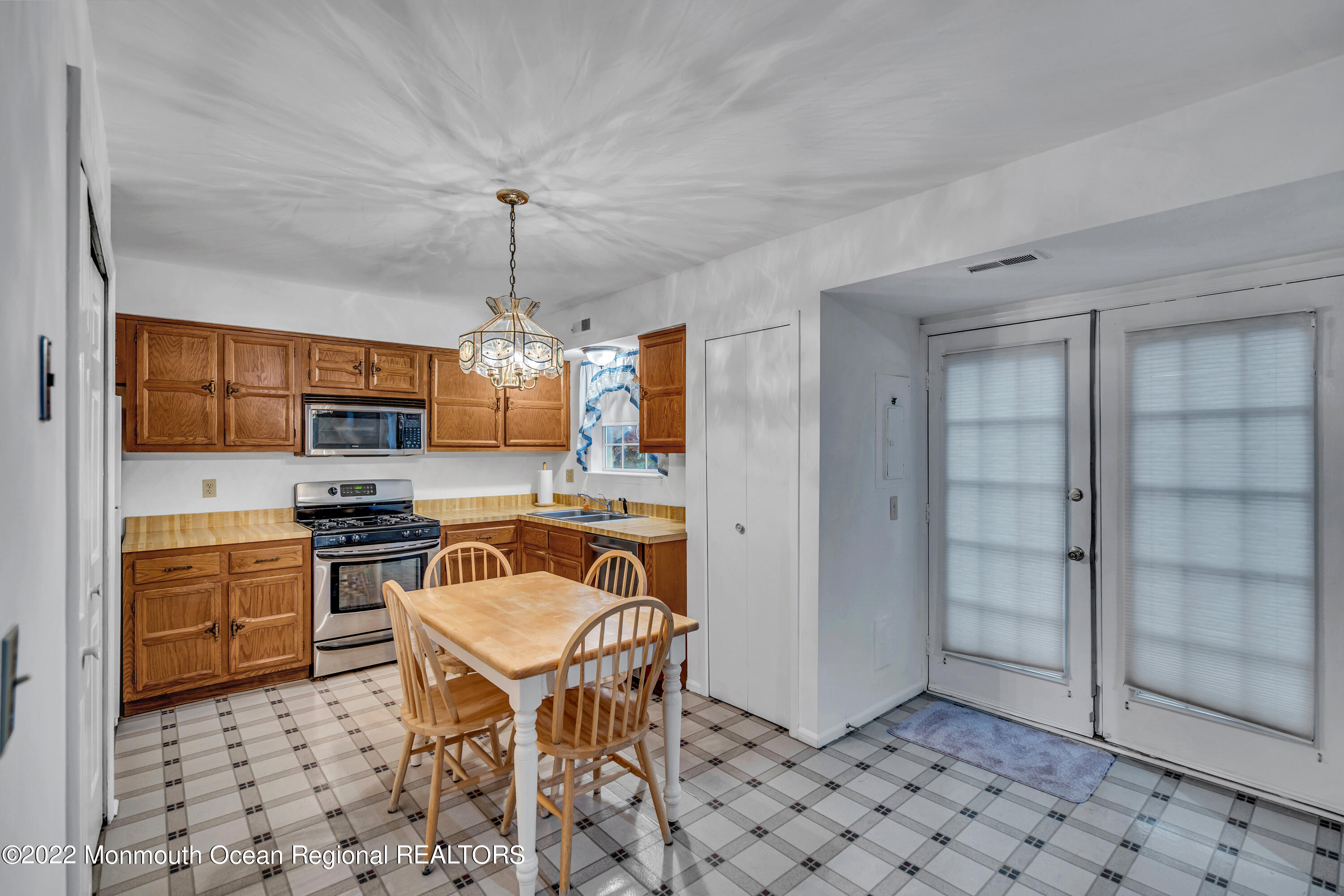 19 Magnolia Drive Spring Lake Heights, NJ 07762 - Photo 4 of 25 009_dsc04806