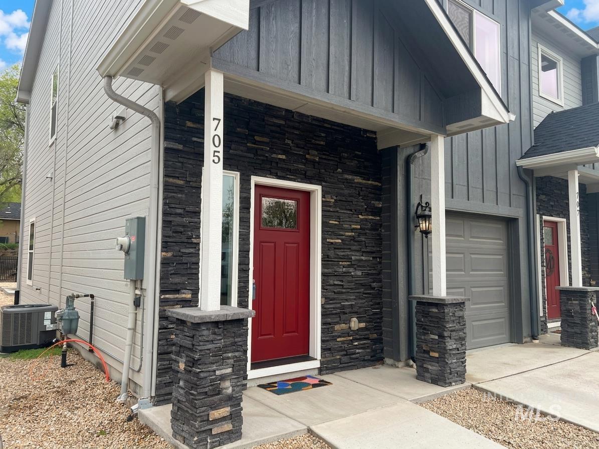 705 East Bates Avenue Parma, ID 83660 - Photo 2 of 15