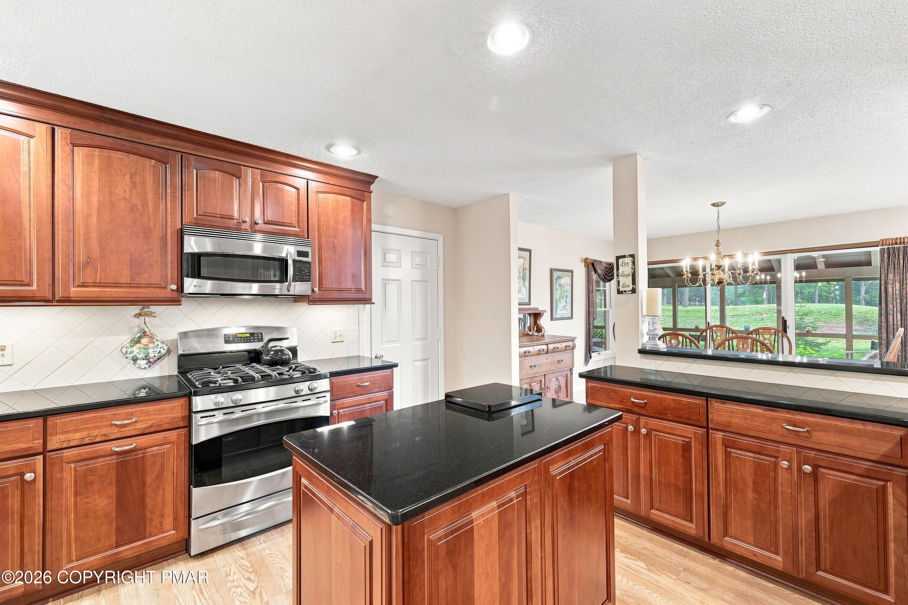 109 Creekside Road Canadensis, PA 18325 - Photo 16 of 68 Kitchen
