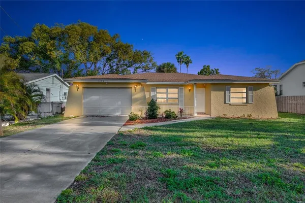 $2,600 | 124 Crystal Beach Avenue, Crystal Beach, FL 34683