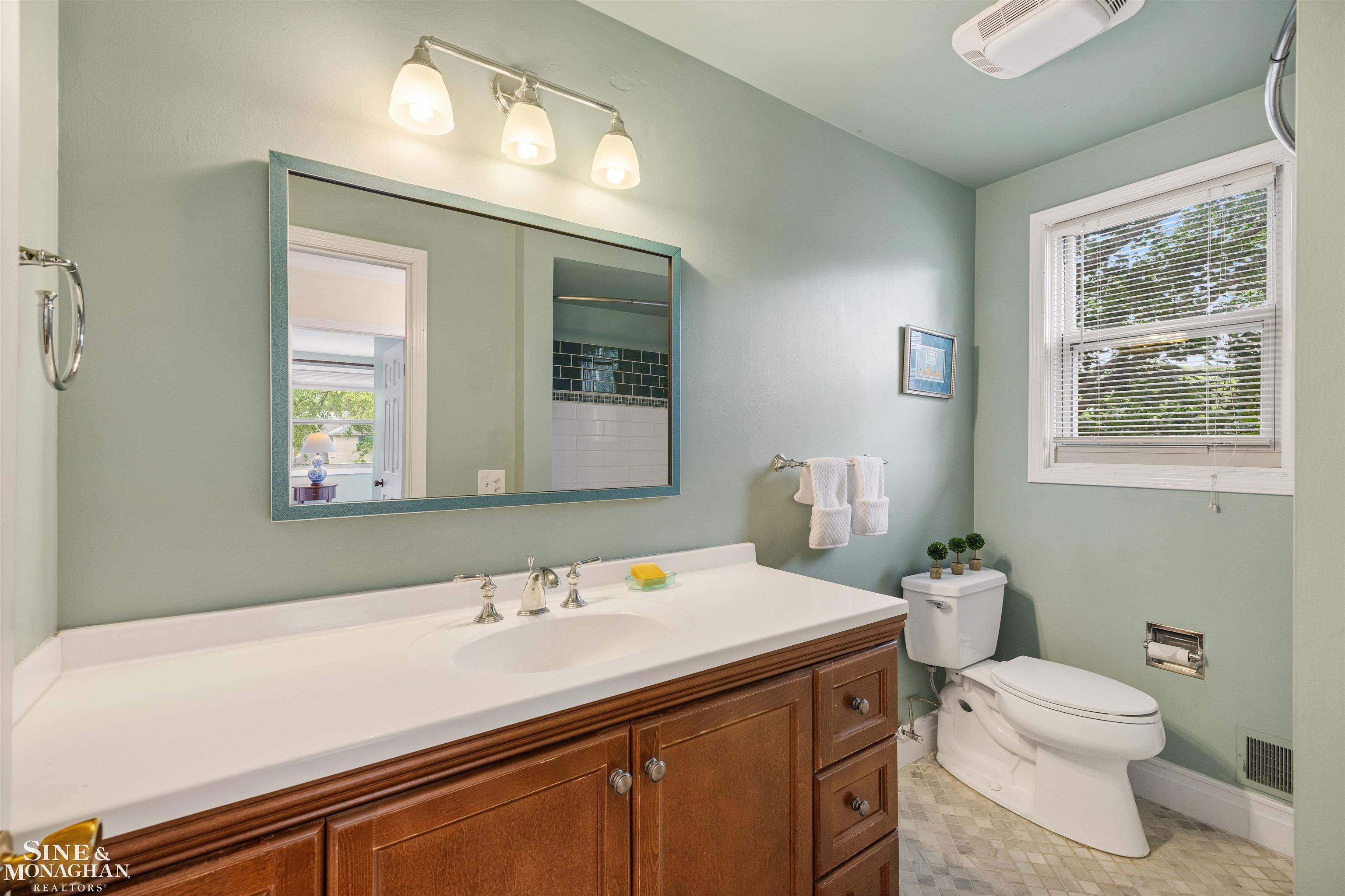 725 Fisher Road Grosse Pointe, MI 48230 - Photo 40 of 63 2nd full bath