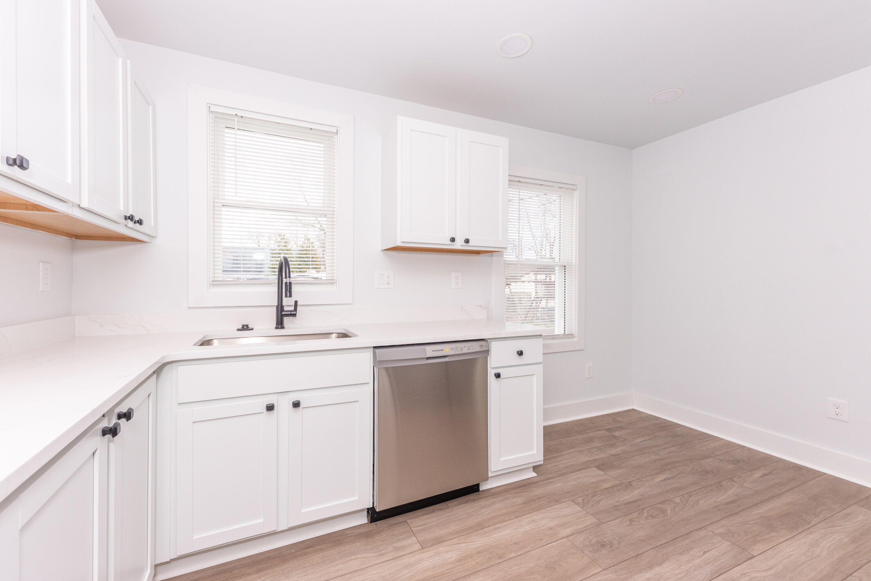 33988 Richard Street Wayne, MI 48184 - Photo 10 of 35 Kitchen-3