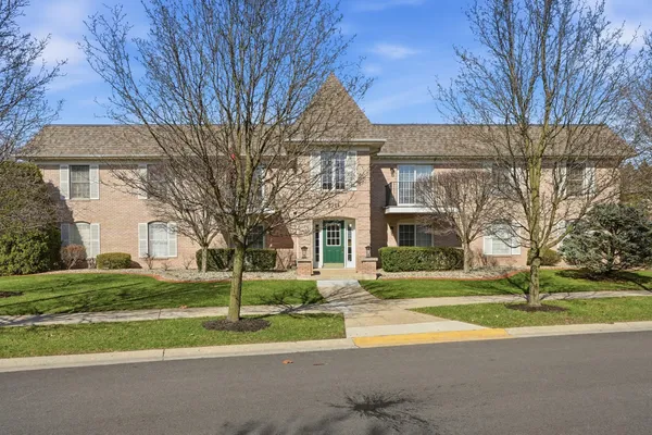 $210,000 | 2711 Georgetowne Drive, Unit B2, Highland, IN 46322