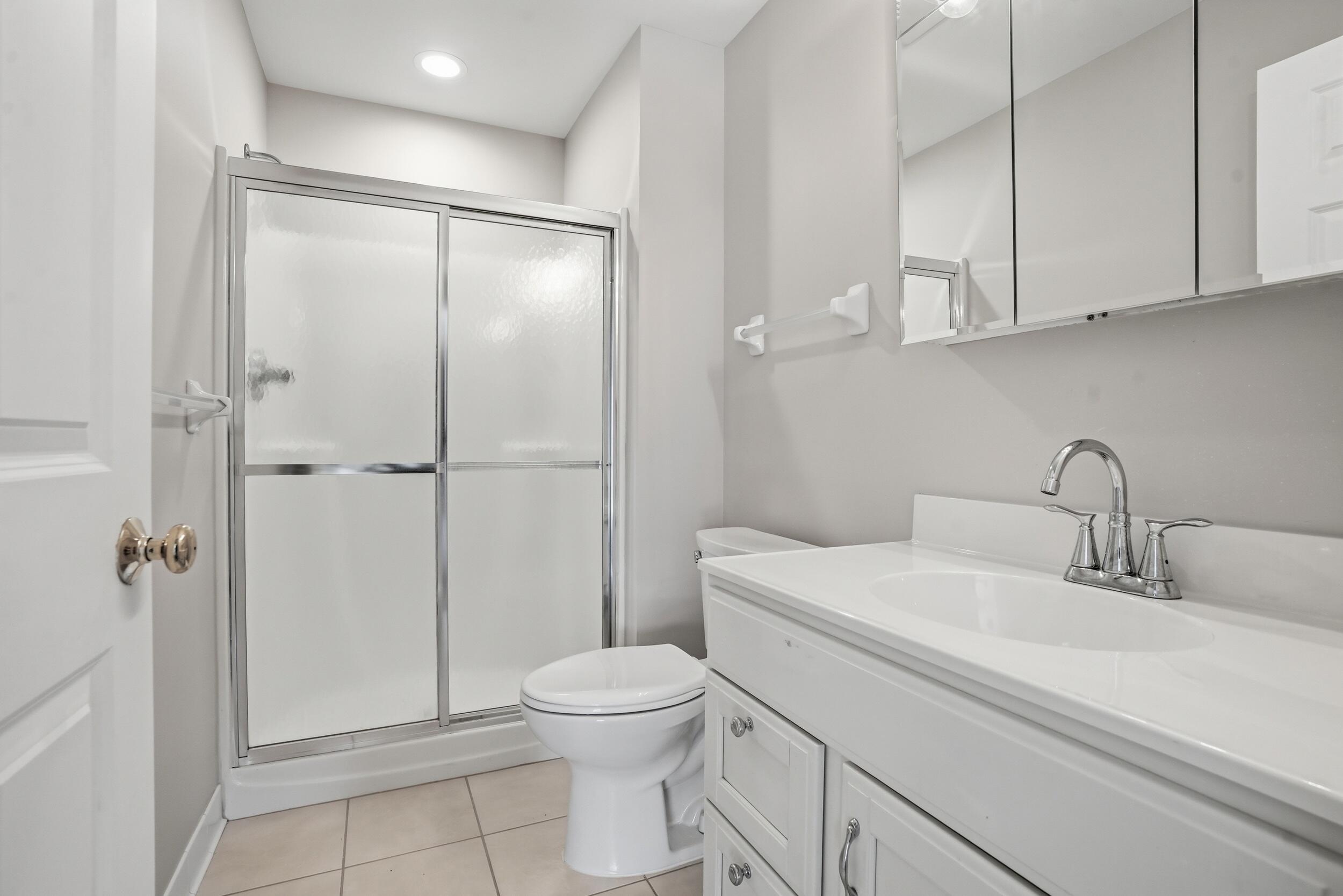 2711 Georgetowne Drive, Unit B2 Highland, IN 46322 - Photo 6 of 29 2500x1667