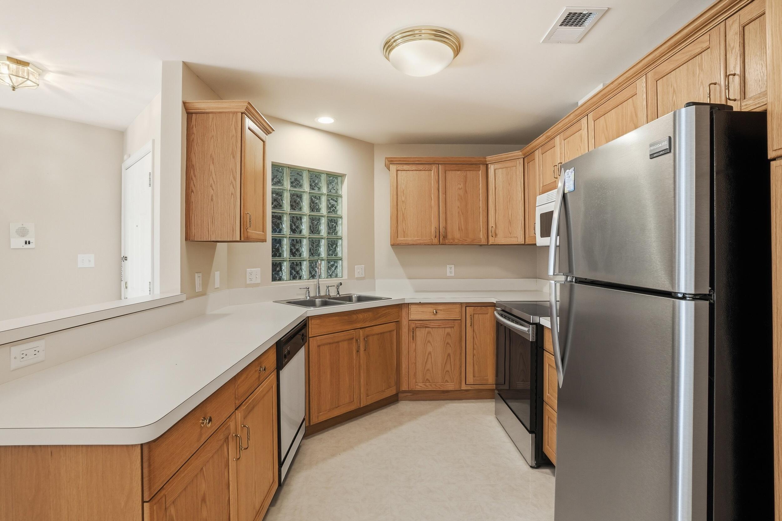 2711 Georgetowne Drive, Unit B2 Highland, IN 46322 - Photo 9 of 26 2500x1666