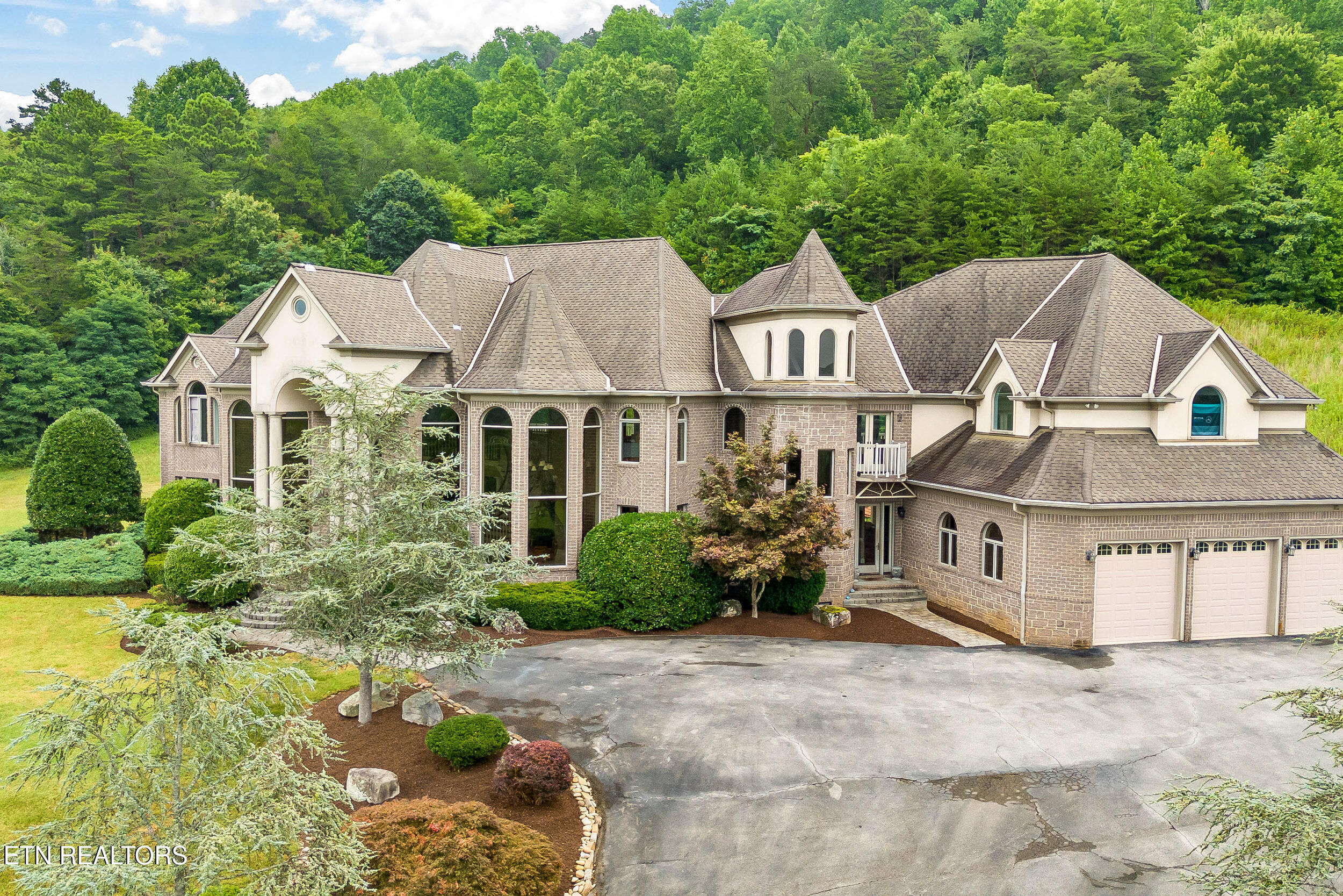 4628 Meredith Road Knoxville, TN 37921 - Photo 4 of 30 4628 meredith road-04