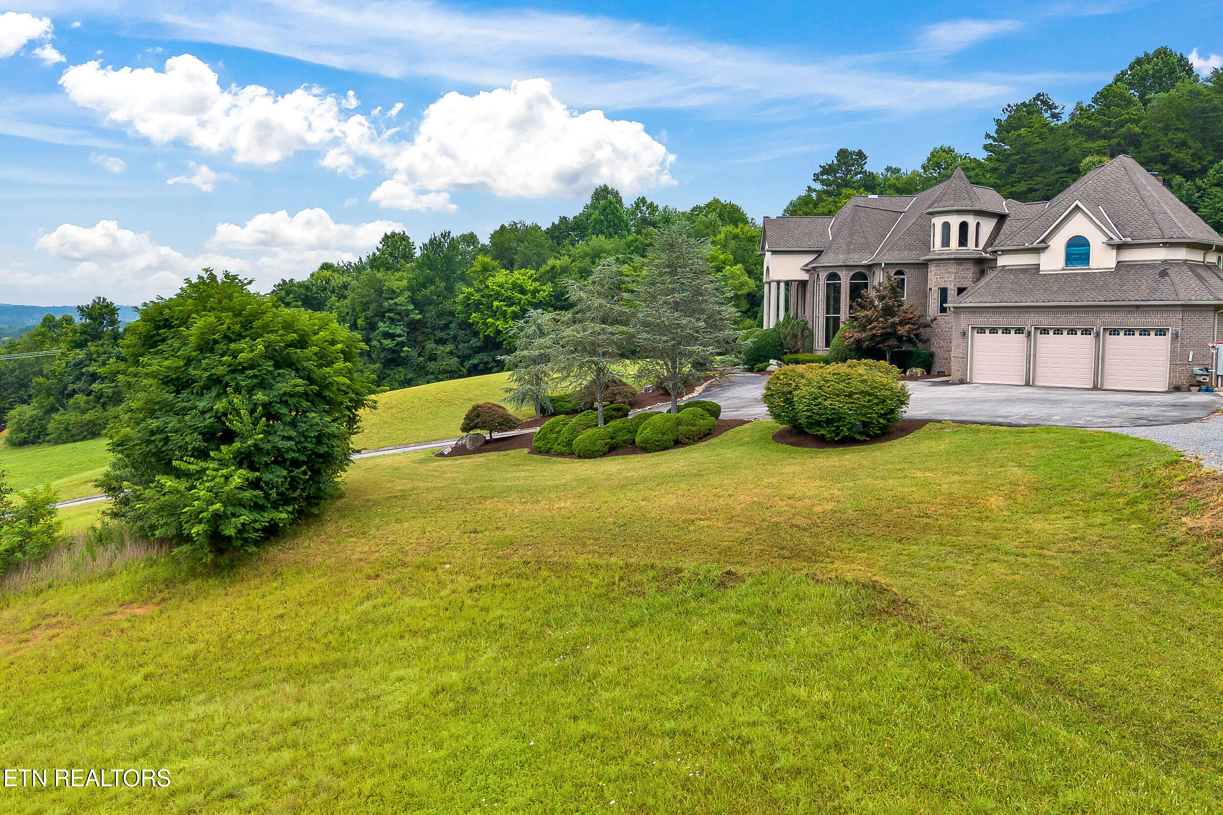 4628 Meredith Road Knoxville, TN 37921 - Photo 5 of 30 4628 meredith road-05